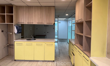 Oficina en Arriendo en Torre Paris/ Metro Los Leones