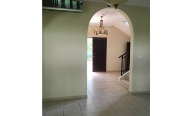 ALQUILER CASA CLAYTON