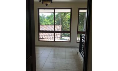 ALQUILER CASA CLAYTON