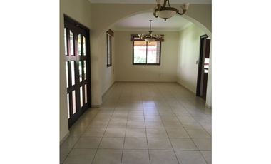 ALQUILER CASA CLAYTON