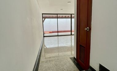 casa en arriendo en la riviera. Cod A4922