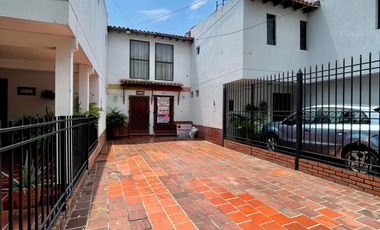 casa en arriendo en la riviera. Cod A4922