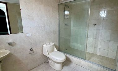 casa en arriendo en la riviera. Cod A4922