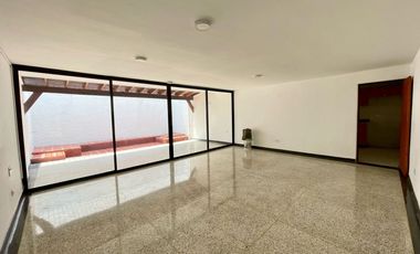 casa en arriendo en la riviera. Cod A4922