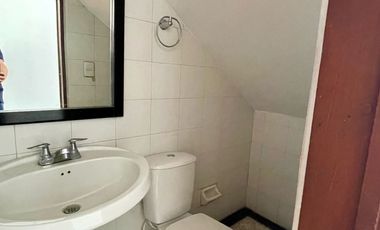 casa en arriendo en la riviera. Cod A4922