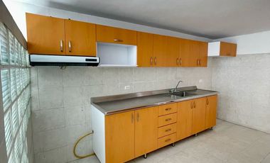 casa en arriendo en la riviera. Cod A4922