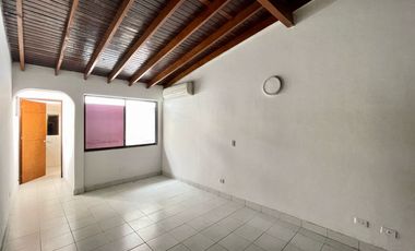 casa en arriendo en la riviera. Cod A4922