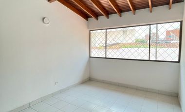 casa en arriendo en la riviera. Cod A4922