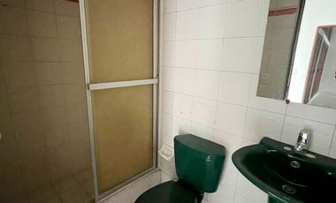 casa en arriendo en la riviera. Cod A4922