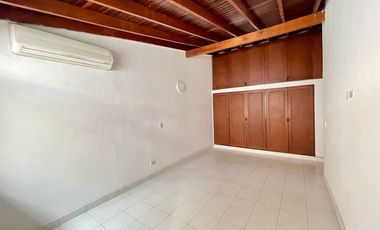casa en arriendo en la riviera. Cod A4922