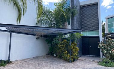 Casa en privada ubicada en el fraccionamiento Altabrisa, Mérida
