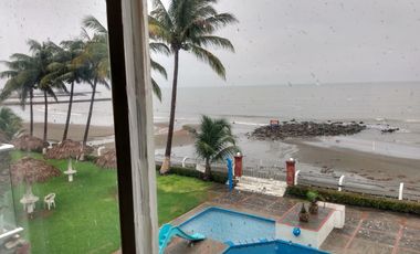 Frente al mar y la playa departamento con alberca una recamara .