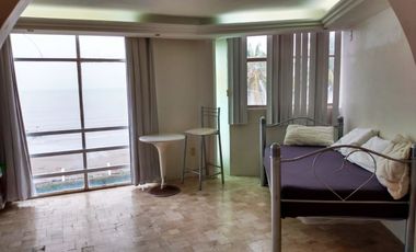 Frente al mar y la playa departamento con alberca una recamara .