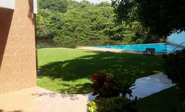 Casa de 4 recamaras en Boca del Rio en conjunto a orilla de rio y con alberca