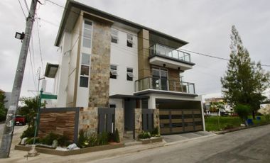 3storey Corner lOt hOuse with pOol in Greenwoods Pasig