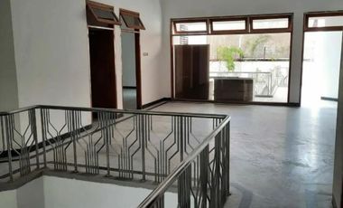 Rumah di Jalan Bali, Row Jalan 20 Meter, Hadap Selatan