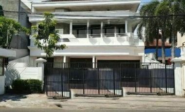 Rumah di Jalan Bali, Row Jalan 20 Meter, Hadap Selatan