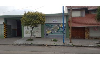Local Jara a metros de Libertad  impecable