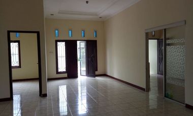 Rumah disewakan  Gresik Regency GKB Manyar Gresik