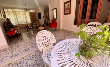 SE VENDE CASA CON EXCELENTE UBICACIÓN SOBRE LA AVENIDA DEL LIBERTADOR