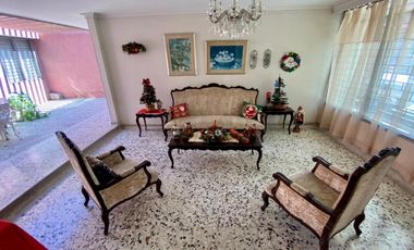 SE VENDE CASA CON EXCELENTE UBICACIÓN SOBRE LA AVENIDA DEL LIBERTADOR