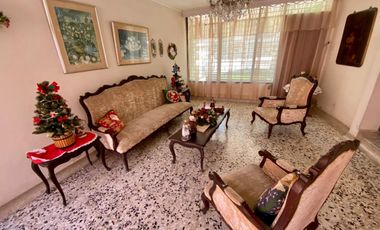 SE VENDE CASA CON EXCELENTE UBICACIÓN SOBRE LA AVENIDA DEL LIBERTADOR