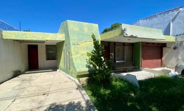 SE VENDE CASA CON EXCELENTE UBICACIÓN SOBRE LA AVENIDA DEL LIBERTADOR