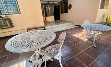 SE VENDE CASA CON EXCELENTE UBICACIÓN SOBRE LA AVENIDA DEL LIBERTADOR