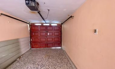 SE VENDE CASA CON EXCELENTE UBICACIÓN SOBRE LA AVENIDA DEL LIBERTADOR