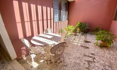 SE VENDE CASA CON EXCELENTE UBICACIÓN SOBRE LA AVENIDA DEL LIBERTADOR