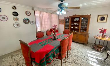 SE VENDE CASA CON EXCELENTE UBICACIÓN SOBRE LA AVENIDA DEL LIBERTADOR