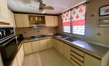 SE VENDE CASA CON EXCELENTE UBICACIÓN SOBRE LA AVENIDA DEL LIBERTADOR