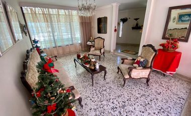 SE VENDE CASA CON EXCELENTE UBICACIÓN SOBRE LA AVENIDA DEL LIBERTADOR