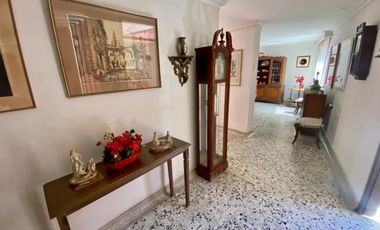 SE VENDE CASA CON EXCELENTE UBICACIÓN SOBRE LA AVENIDA DEL LIBERTADOR