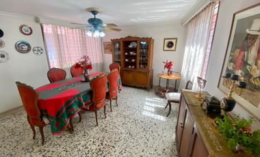 SE VENDE CASA CON EXCELENTE UBICACIÓN SOBRE LA AVENIDA DEL LIBERTADOR