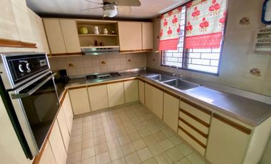 SE VENDE CASA CON EXCELENTE UBICACIÓN SOBRE LA AVENIDA DEL LIBERTADOR