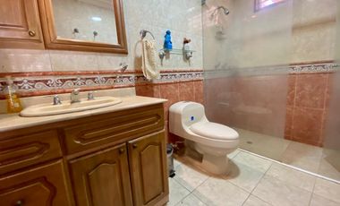 SE VENDE CASA CON EXCELENTE UBICACIÓN SOBRE LA AVENIDA DEL LIBERTADOR