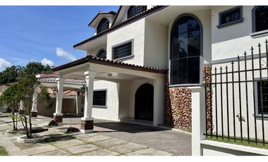 SE VENDE CASA EN LLANOS DE CURUNDU $699,000