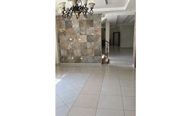 SE VENDE CASA EN LLANOS DE CURUNDU $699,000