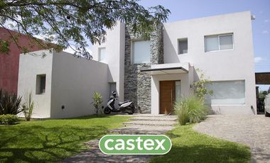 Casa en venta con piscina en Los Lagos, Nordelta