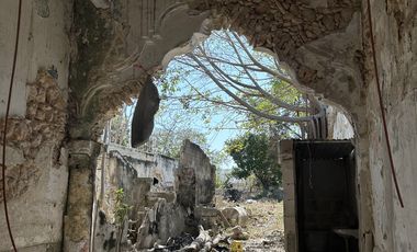 Terreno con fachada Colonial en San Roman
