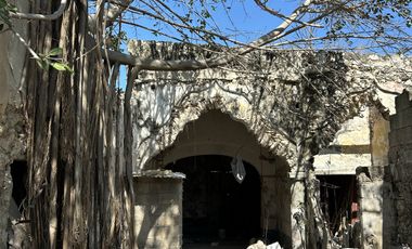 Terreno con fachada Colonial en San Roman