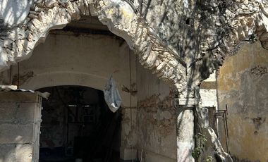 Terreno con fachada Colonial en San Roman