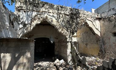 Terreno con fachada Colonial en San Roman