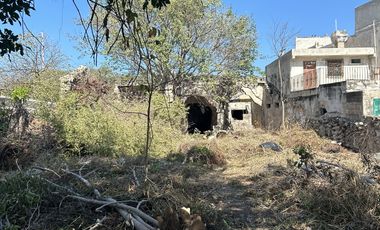 Terreno con fachada Colonial en San Roman