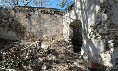 Terreno con fachada Colonial en San Roman