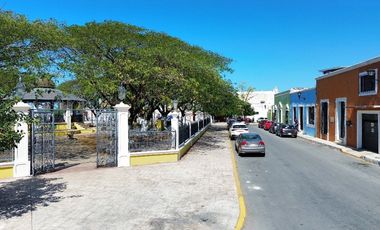 Terreno con fachada Colonial en San Roman