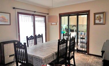 Chalet 4 dormitorio y estudio, 1 cuadra Av. Constitución y 9 de la playa