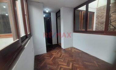 Casa De 467 M² Totales Con Zre – Perfecta Para Comercio, Taller O Multifamiliar