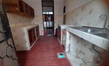 Casa De 467 M² Totales Con Zre – Perfecta Para Comercio, Taller O Multifamiliar